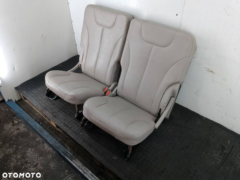 FOTELE TRZECI RZĄD CHRYSLER PACIFICA - 3