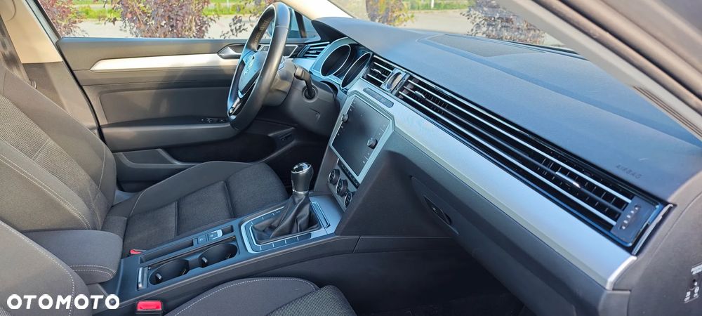 Volkswagen Passat 2.0 TDI SCR Comfortline - 13