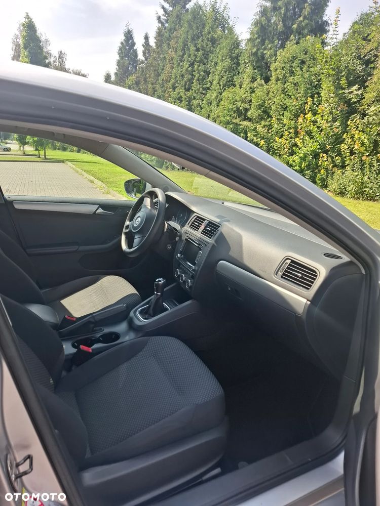 Volkswagen Jetta 1.6 TDI Comfortline - 3