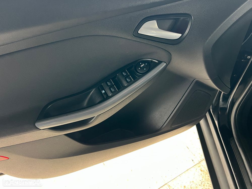 Ford Focus SW 1.6 TDCi Titanium Best - 27