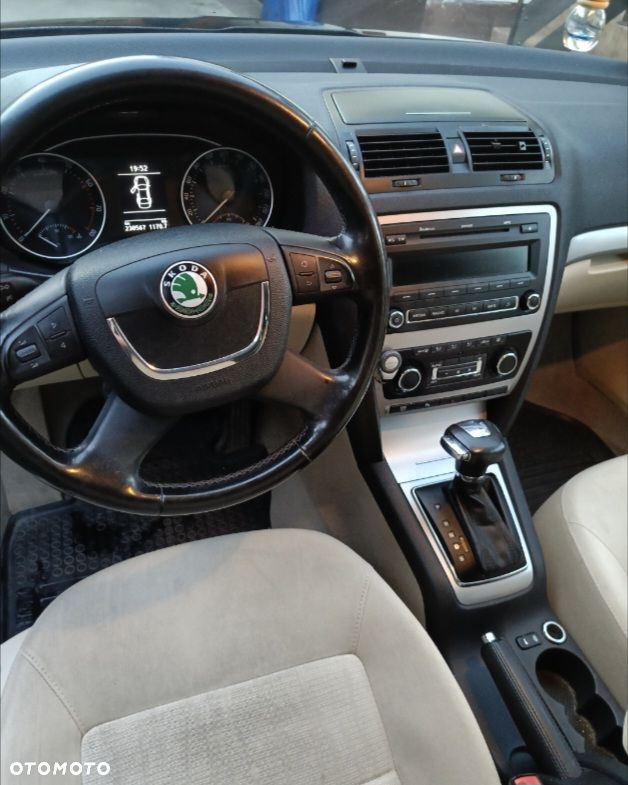 Skoda Octavia 1.4 TSI Active DSG - 2