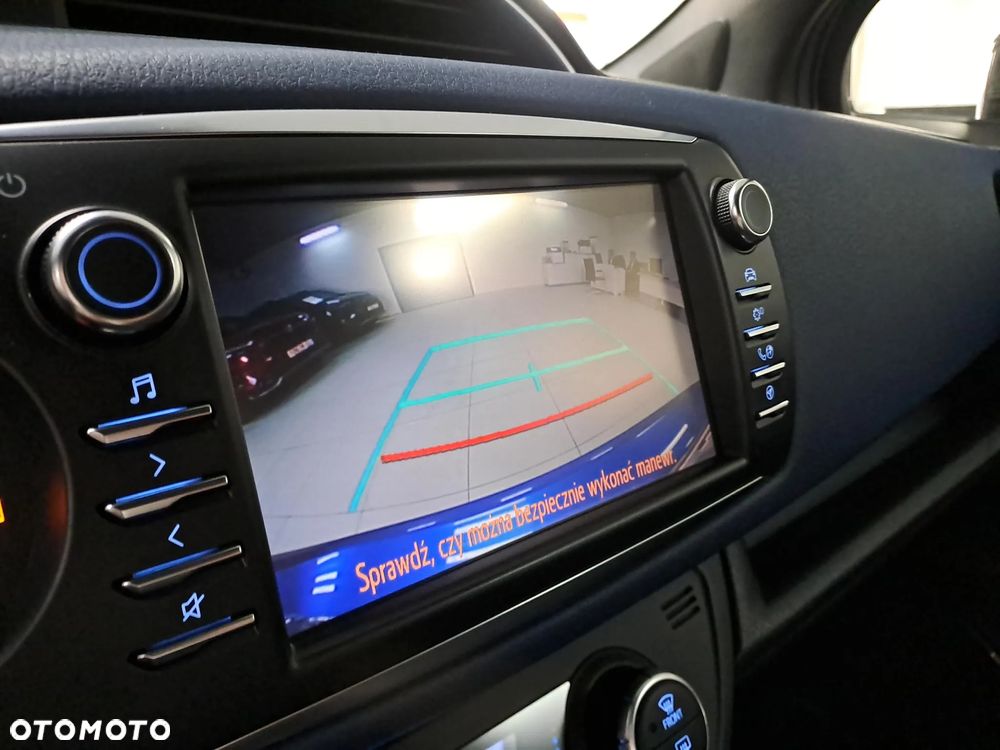 Toyota Yaris Hybrid 100 Selection Passion - 25