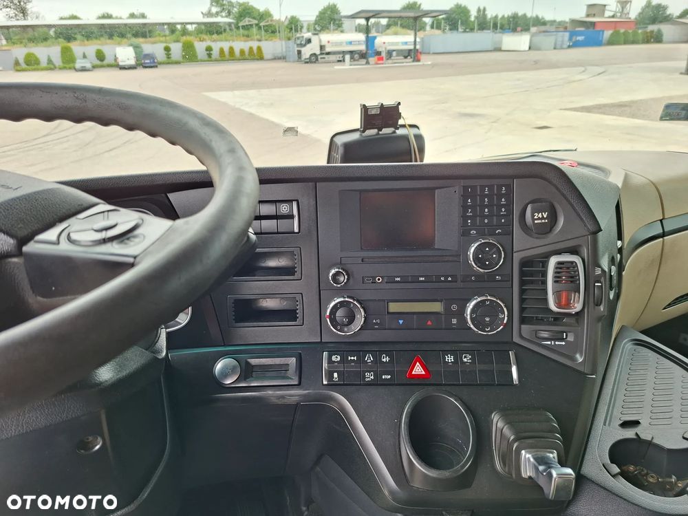 Mercedes-Benz Actros - 9