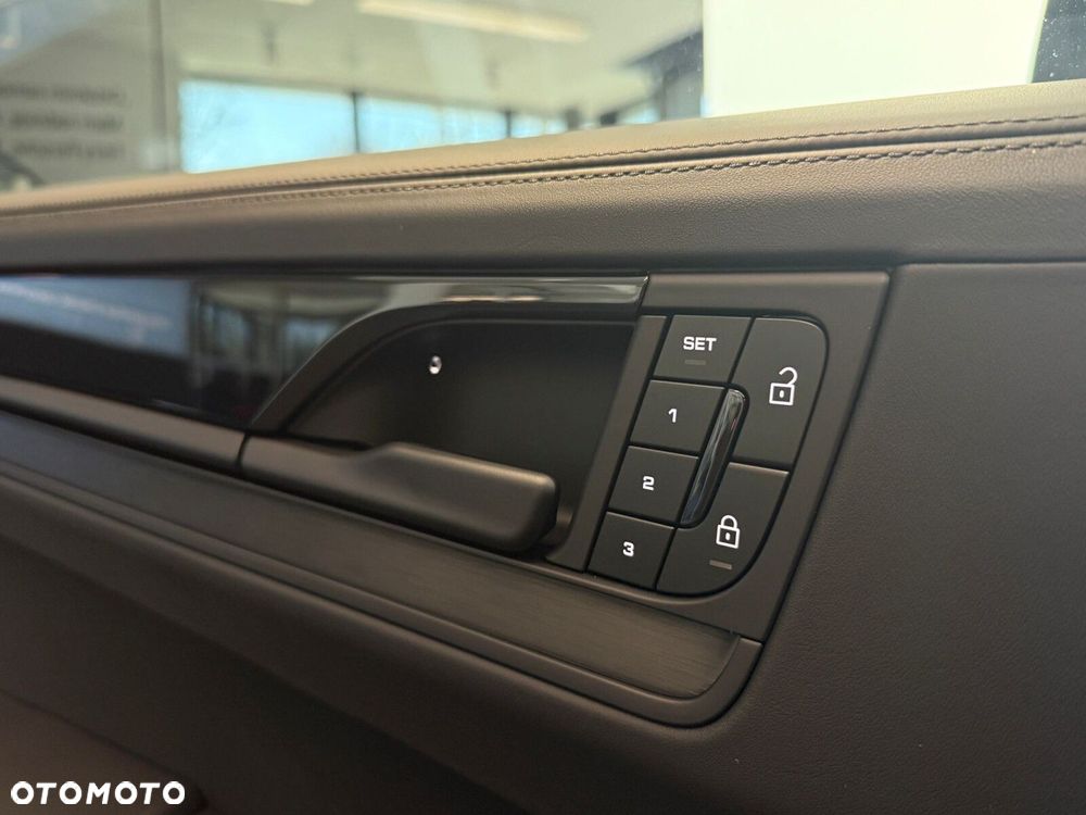 Porsche Cayenne - 16