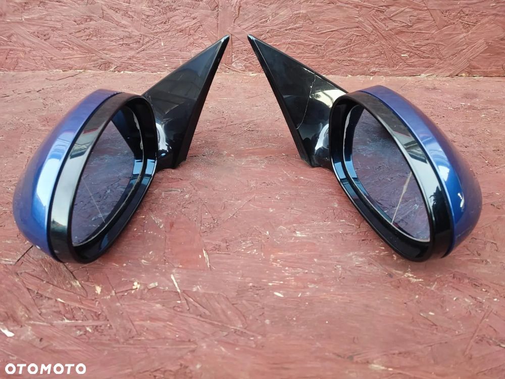 BMW E92 / E93. ORYGINALNE LUSTERKA M-PAKIET LEWE / PRAWE Z WERSJI SCHADOW-LINE, KOL. LE MANS BLAU METALIC 381. O NR: 7 176 168 / 7 176 167 OEM. W DOBRYM STANIE. WERSJA UK - 5