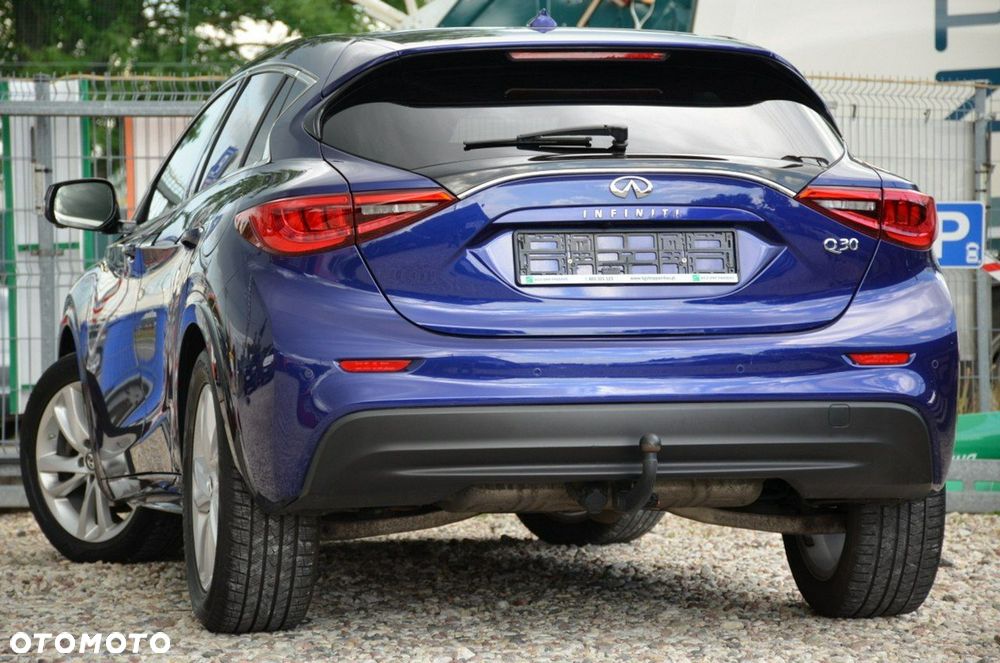 Infiniti Q30 - 35