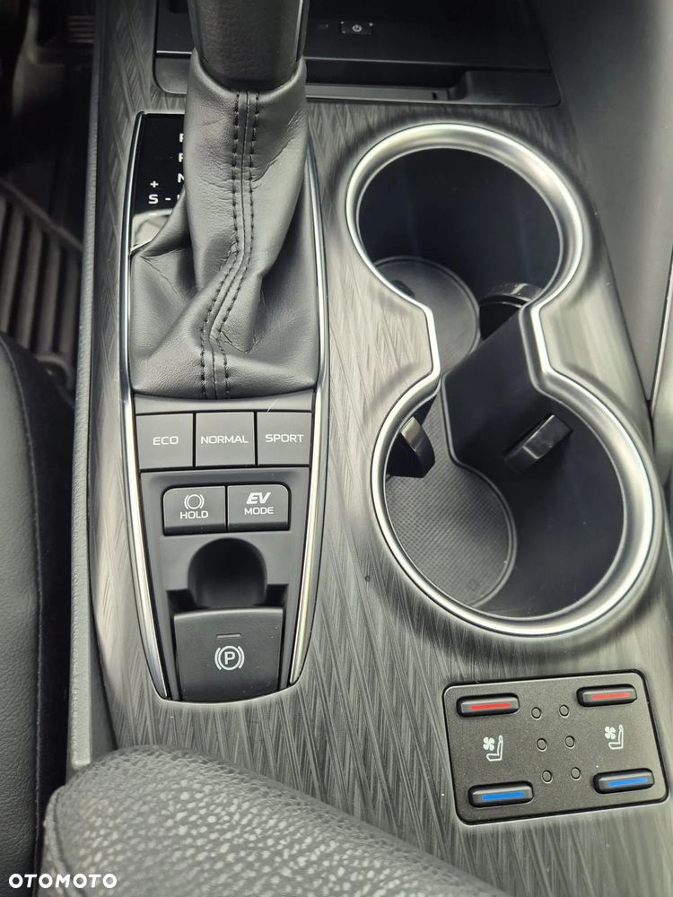 Toyota Camry 2.5 Hybrid Executive CVT - 18