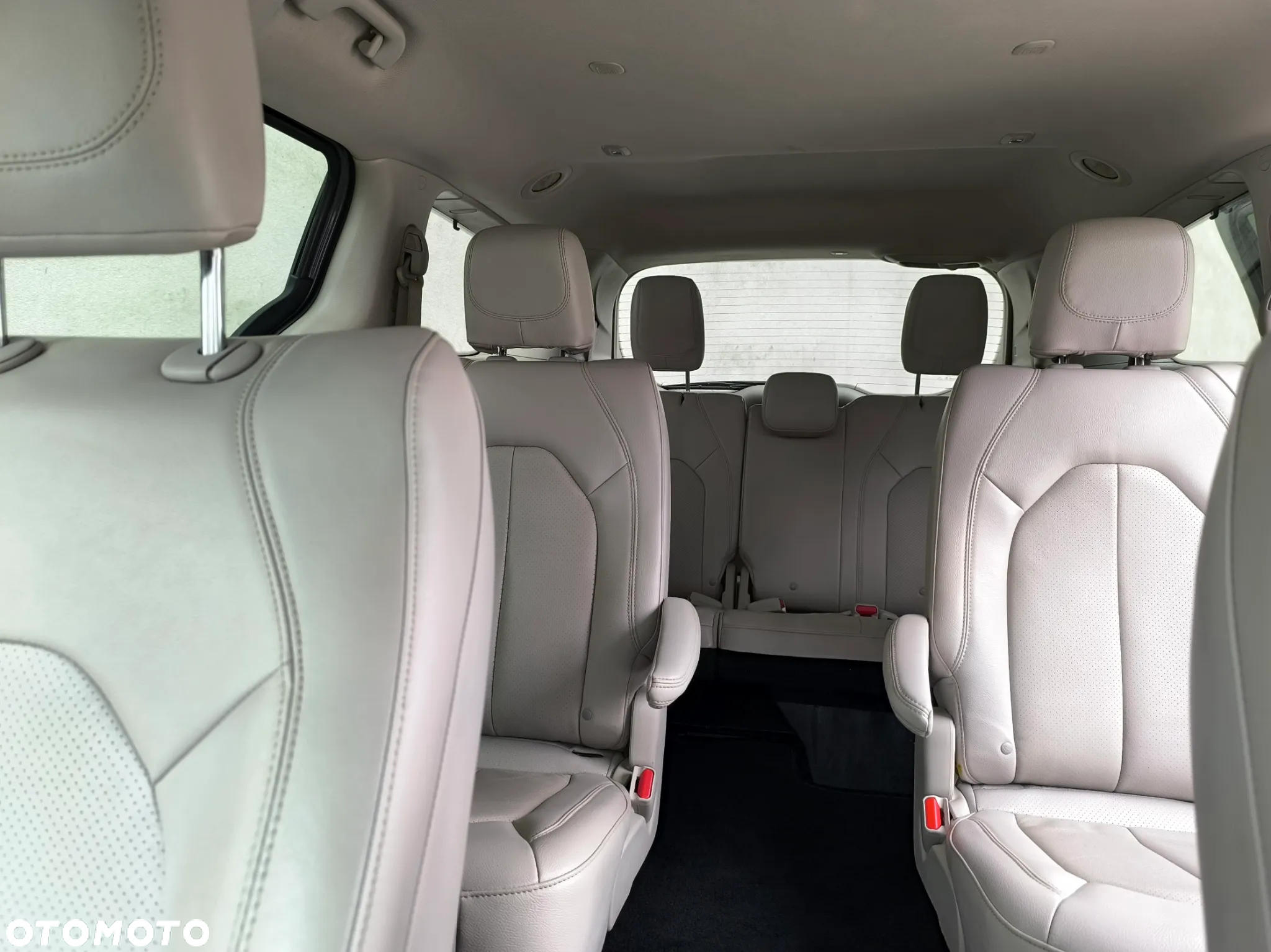 Chrysler Pacifica - 7