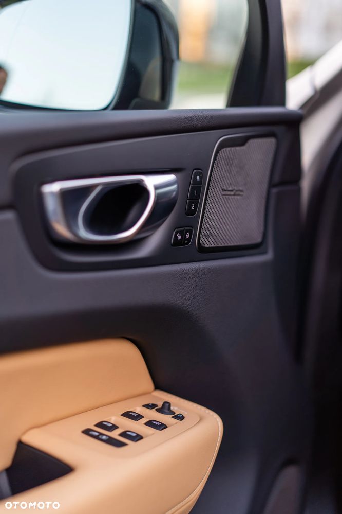 Volvo XC 60 T8 Plug-In Hybrid AWD Ultimate Dark - 27
