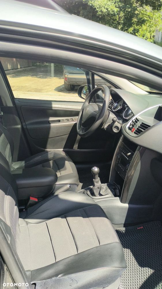 Peugeot 207 1.6 HDi Presence Euro5 - 10