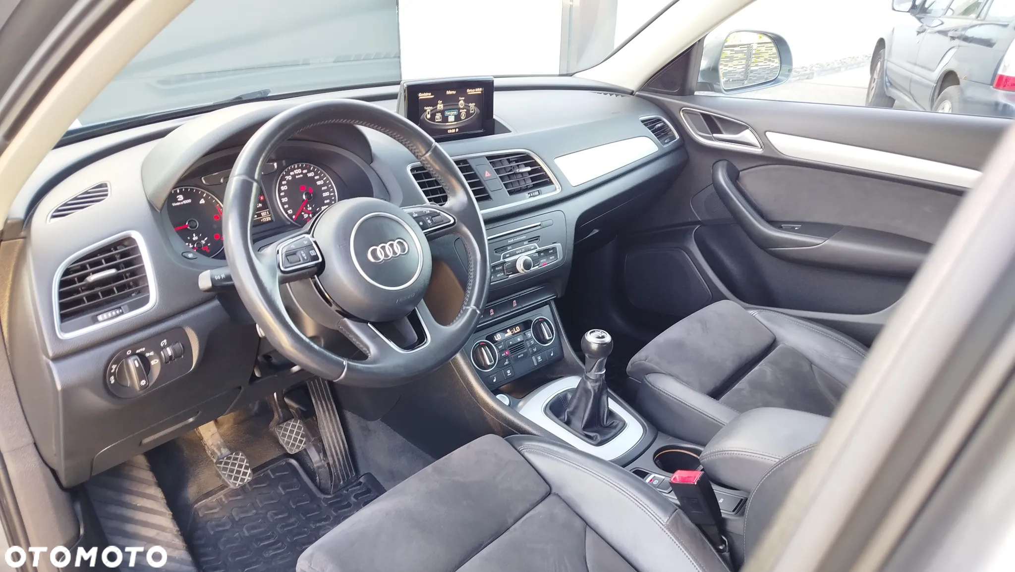 Audi Q3 2.0 TDI Design - 11