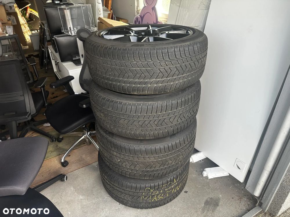 KOŁA do ASTON MARTIN + PIRELLI Scorpion Winter 285/40 R22 110 V - 8