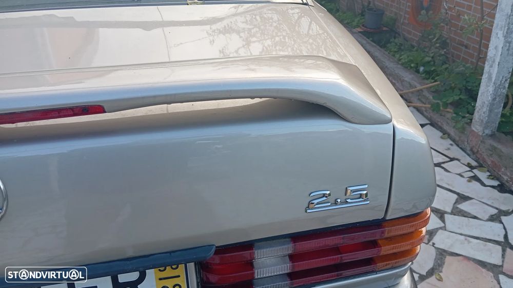 Mercedes-Benz W201 (1982-1993) - 12