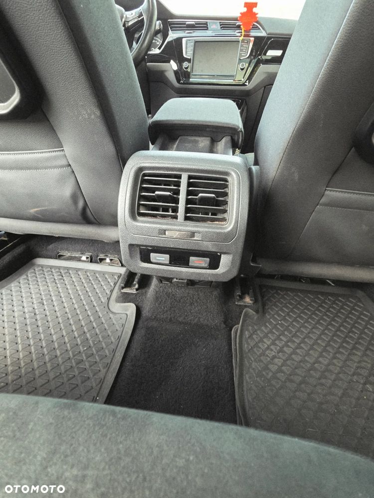 Volkswagen Touran 2.0 TDI BMT Highline - 20