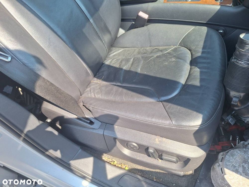 FOTELE KOMPLET LEWY PRAWY KANAPA + TRZECI RZĄD AUDI Q7 I JASNE GRZANE - 14