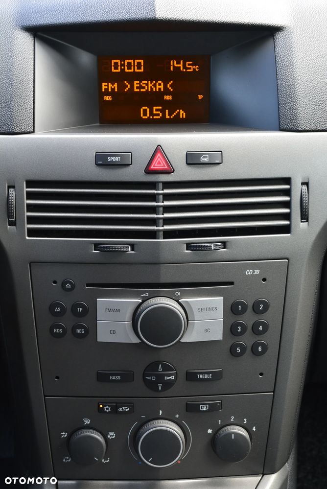 Opel Astra 1.6 Sport - 24