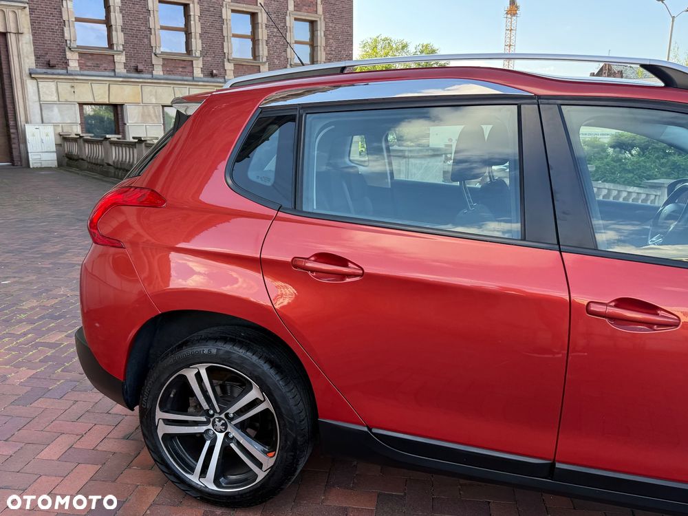 Peugeot 2008 1.2 Pure Tech Style S&S - 25