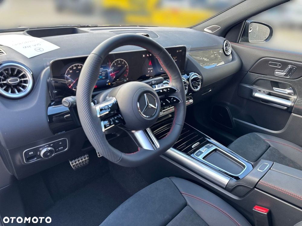 Mercedes-Benz GLA - 10