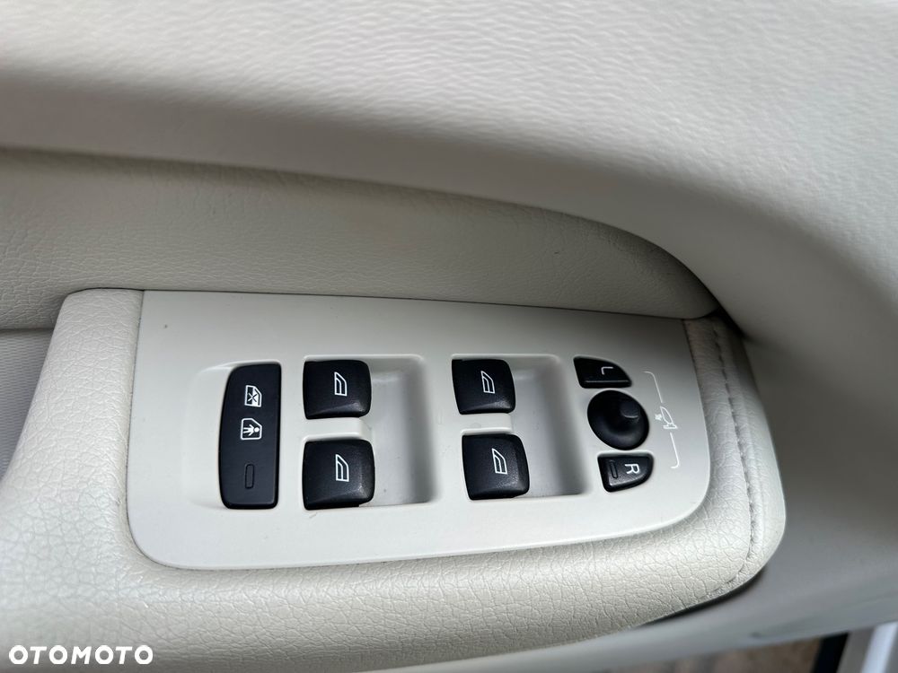 Volvo XC 60 T5 AWD Momentum - 25