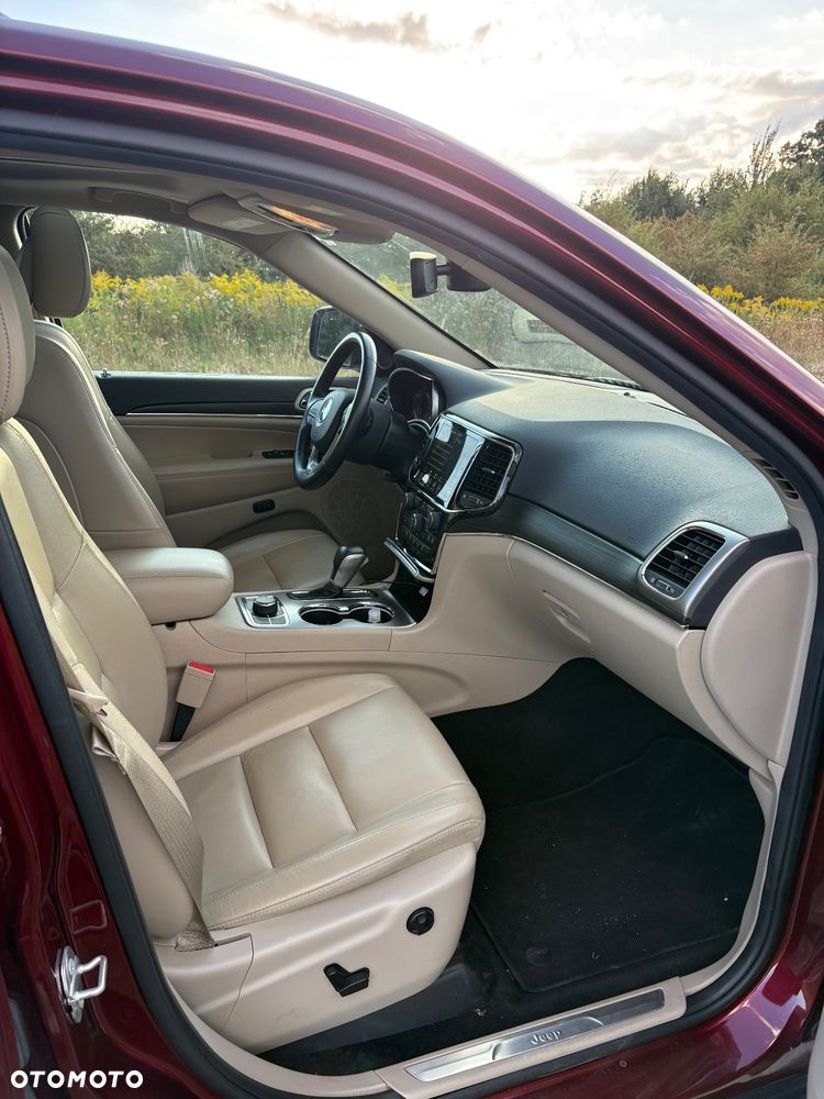 Jeep Grand Cherokee - 24