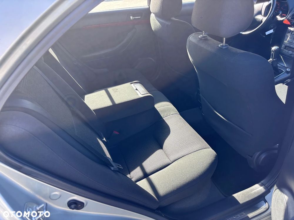 Toyota Avensis 2.0 D-4D High - 11