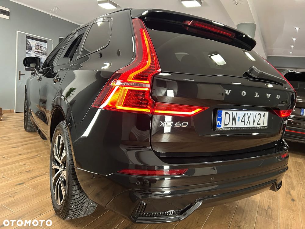 Volvo XC 60 B4 B Plus Dark - 24