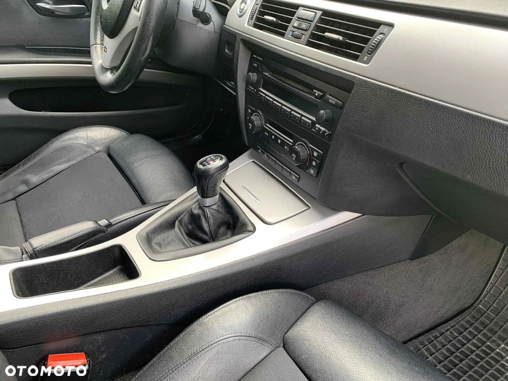 BMW Seria 3 320d DPF Touring Edition Fleet - 19
