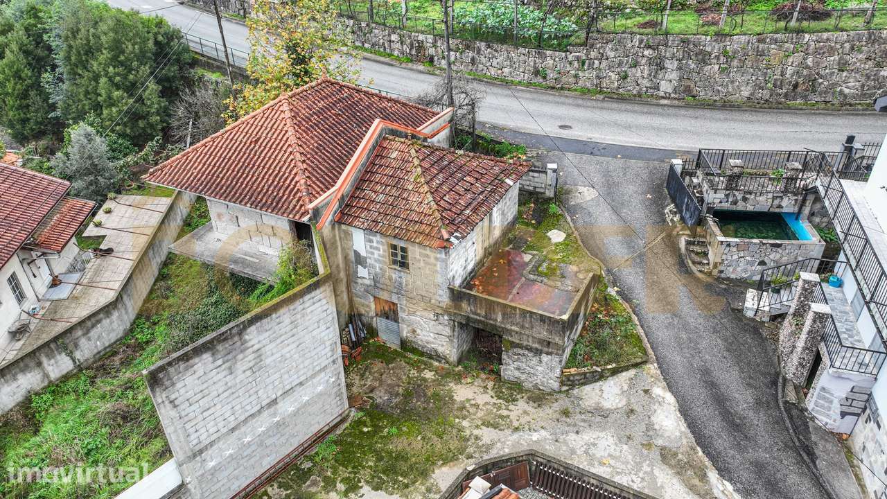 Moradia para restaurar no Gerês - Grande imagem: 2/8
