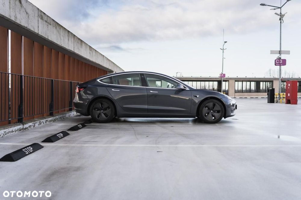 Tesla Model 3 - 5