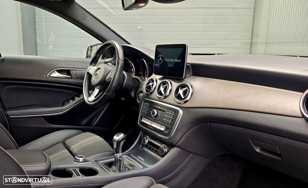Mercedes-Benz GLA 180 d Urban - 14