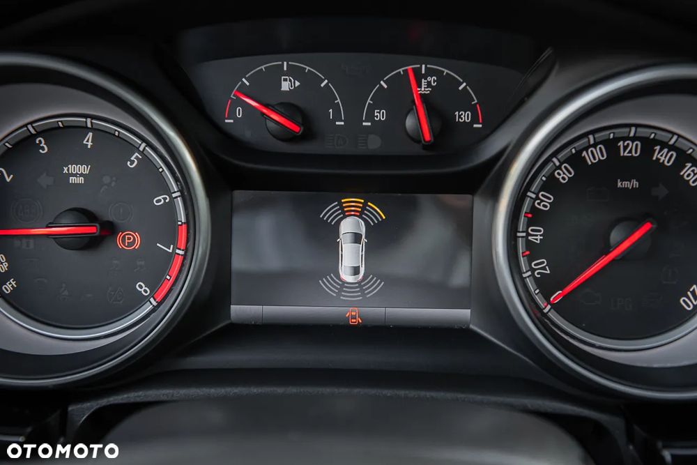 Opel Astra 1.4 Turbo Business - 17