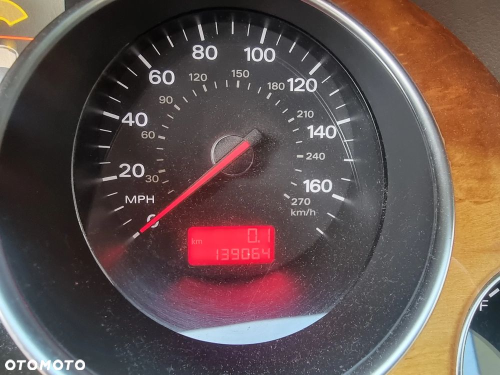 Audi A8 4.2 L Quattro - 6