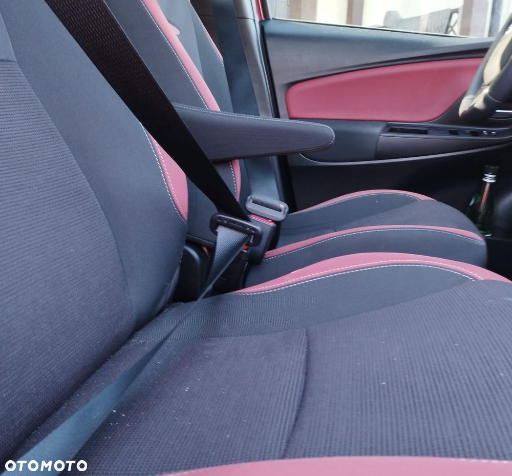 Toyota Yaris - 38