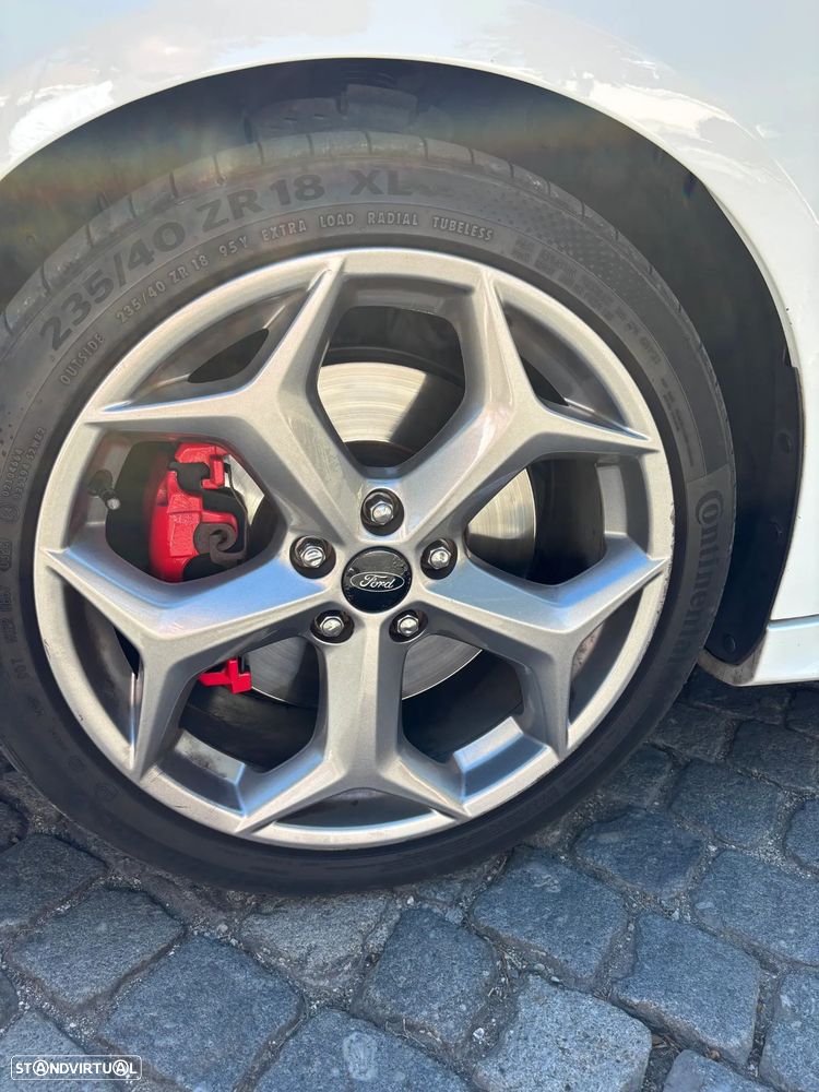 Ford Focus 2.0 EcoBoost ST - 13