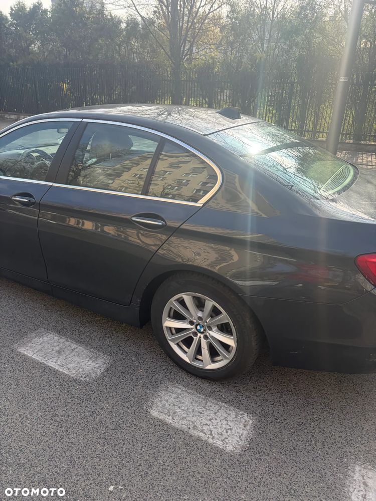 BMW Seria 5 525d xDrive - 5
