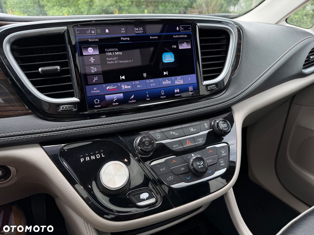 Chrysler Pacifica - 32