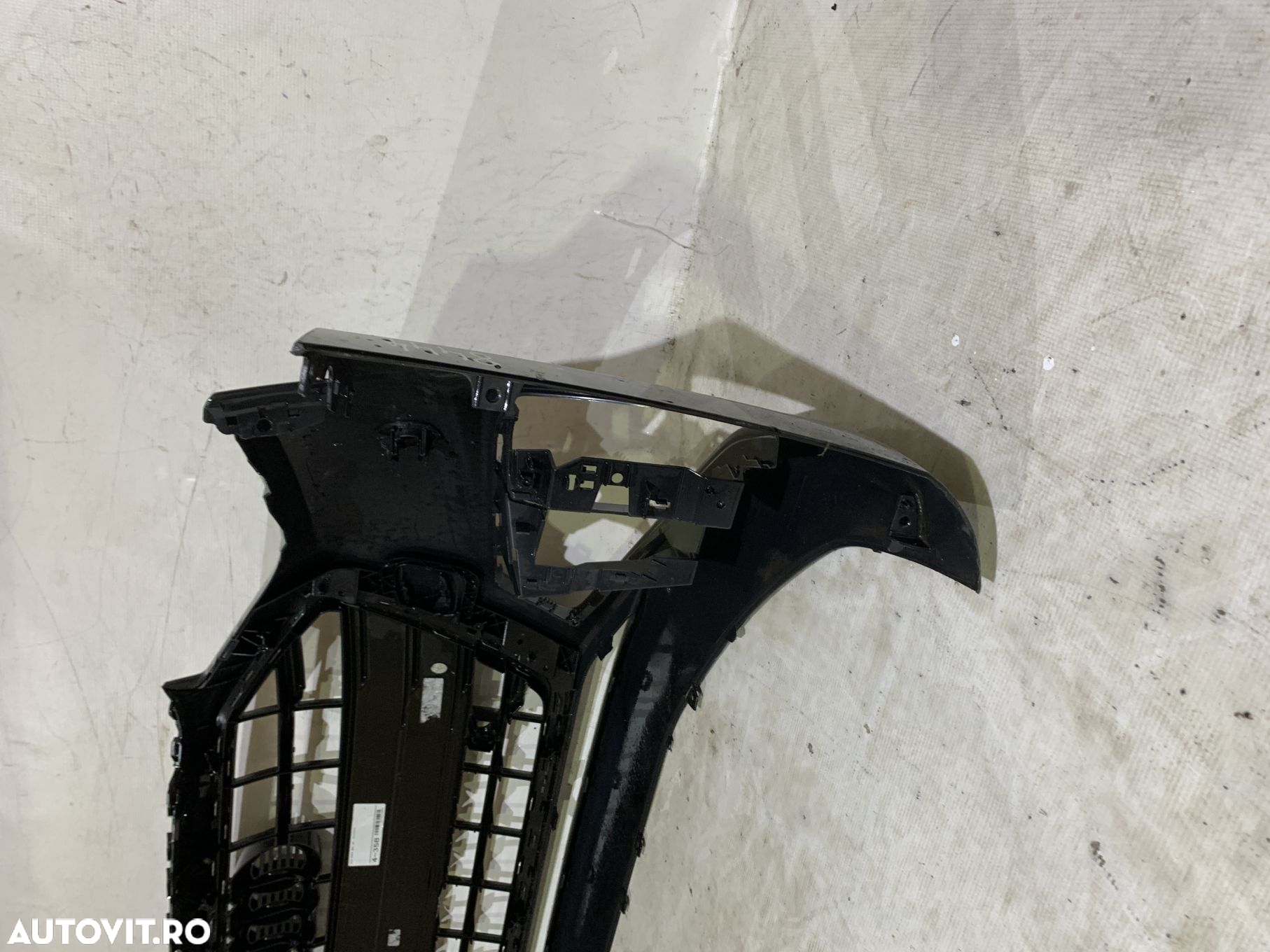 Bara fata Audi A4, B9, facelift, 2020, 2021, 2022, 2023, 2024, cod origine OE 8W0807437AH, cu gauri pentru senzori de parcare. Grila are o dunga pe crom. - 9