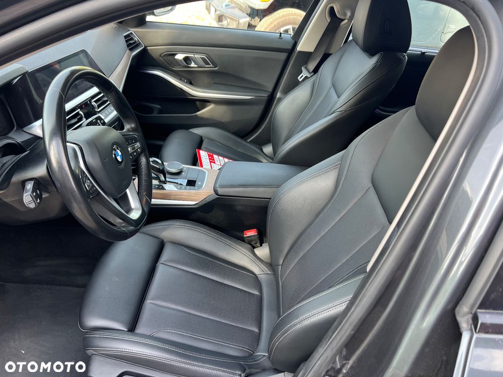 BMW Seria 3 320d xDrive - 14