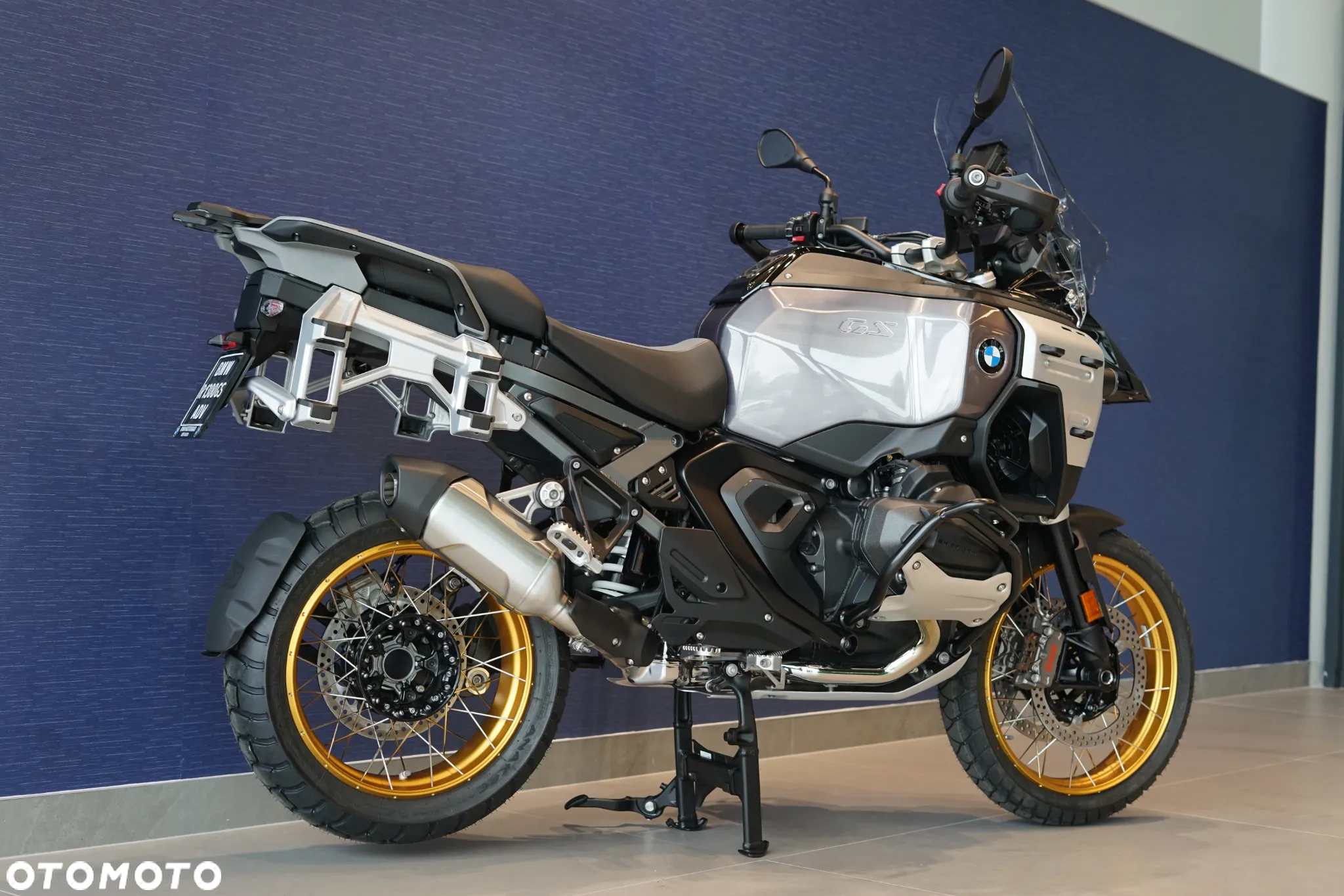 BMW R - 8