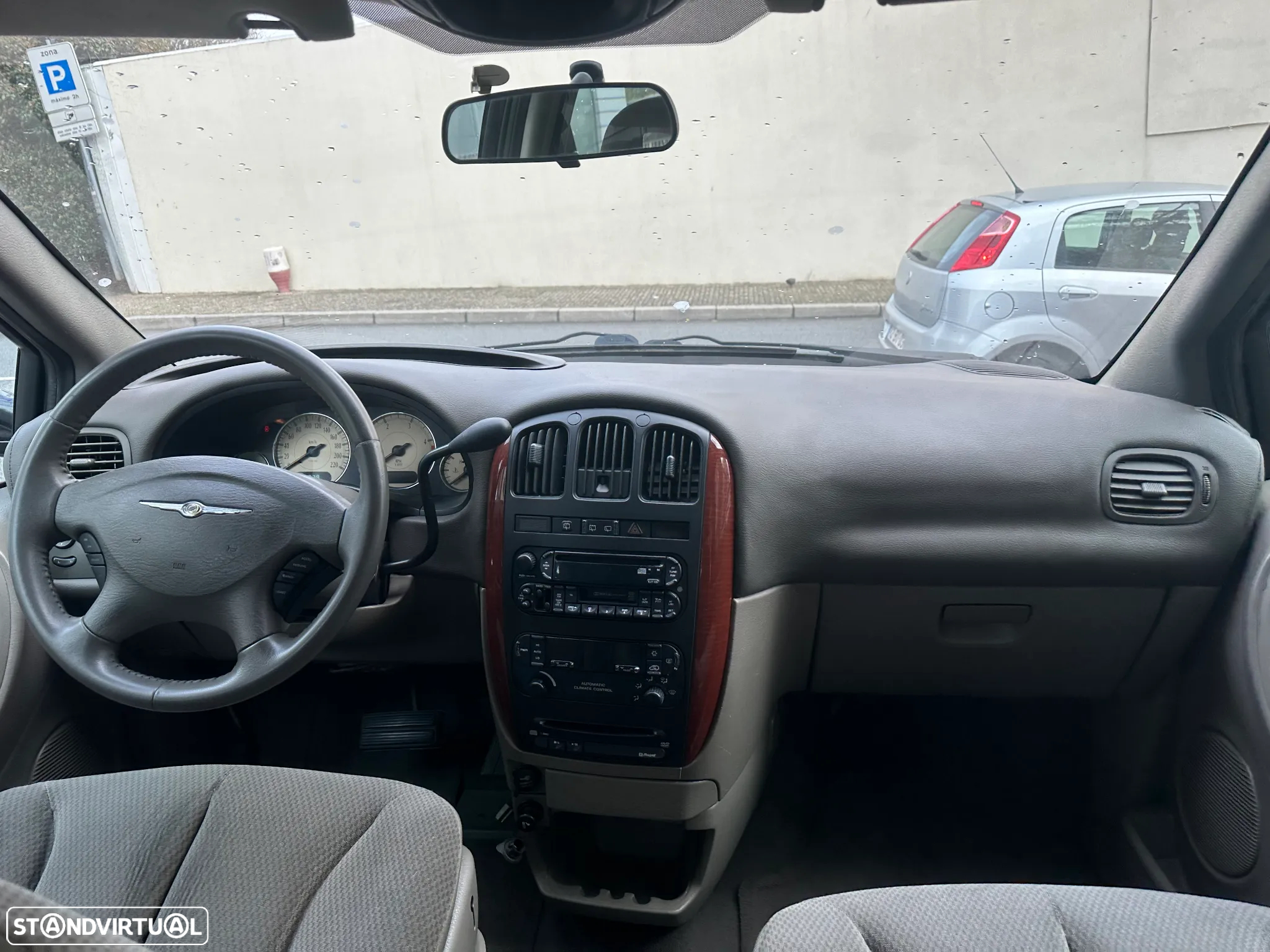 Chrysler Voyager 2.8 CRD ATX SE - 26