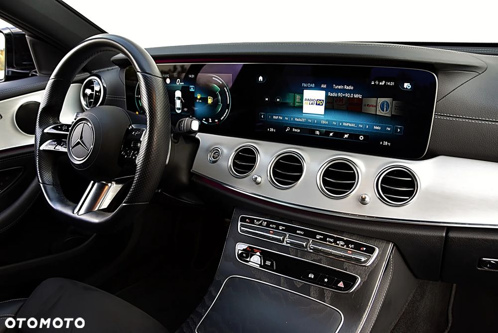 Mercedes-Benz Klasa E 220 d 4-Matic 9G-TRONIC - 40