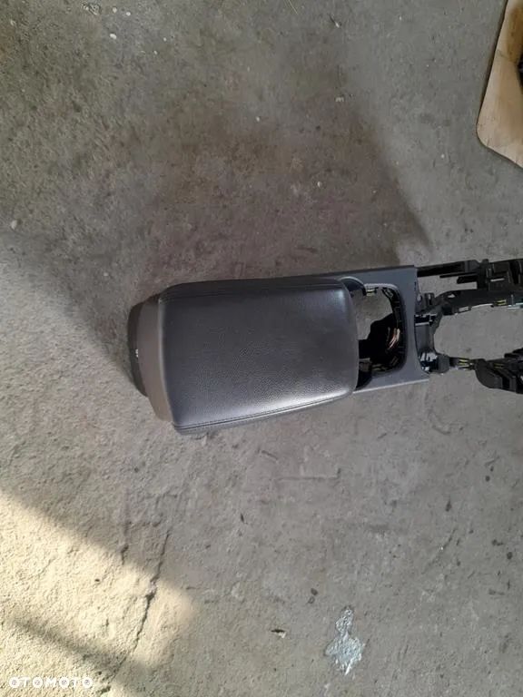Podłokietnik tunel środkowy Ford Focus MK3 Europa - 4