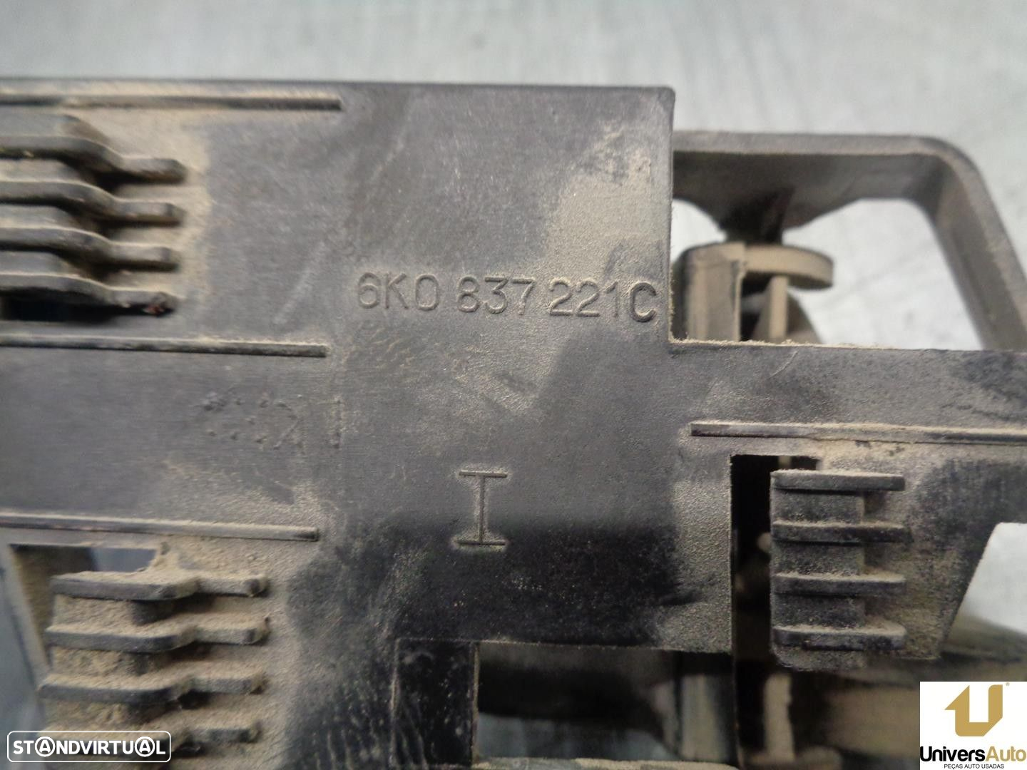 MANIPULO INTERIOR TRASEIRO ESQUERDO SEAT IBIZA II 1996 -6K0837221C - 2