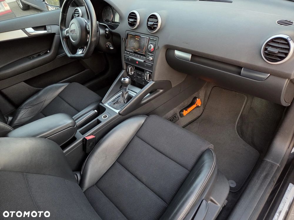 Audi A3 Sportback 1.6 TDI DPF S tronic S line Sportpaket - 16