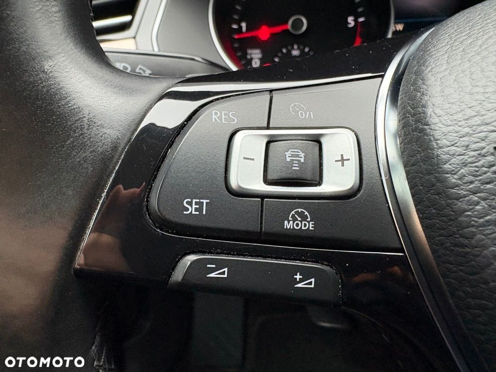 Volkswagen Passat - 24