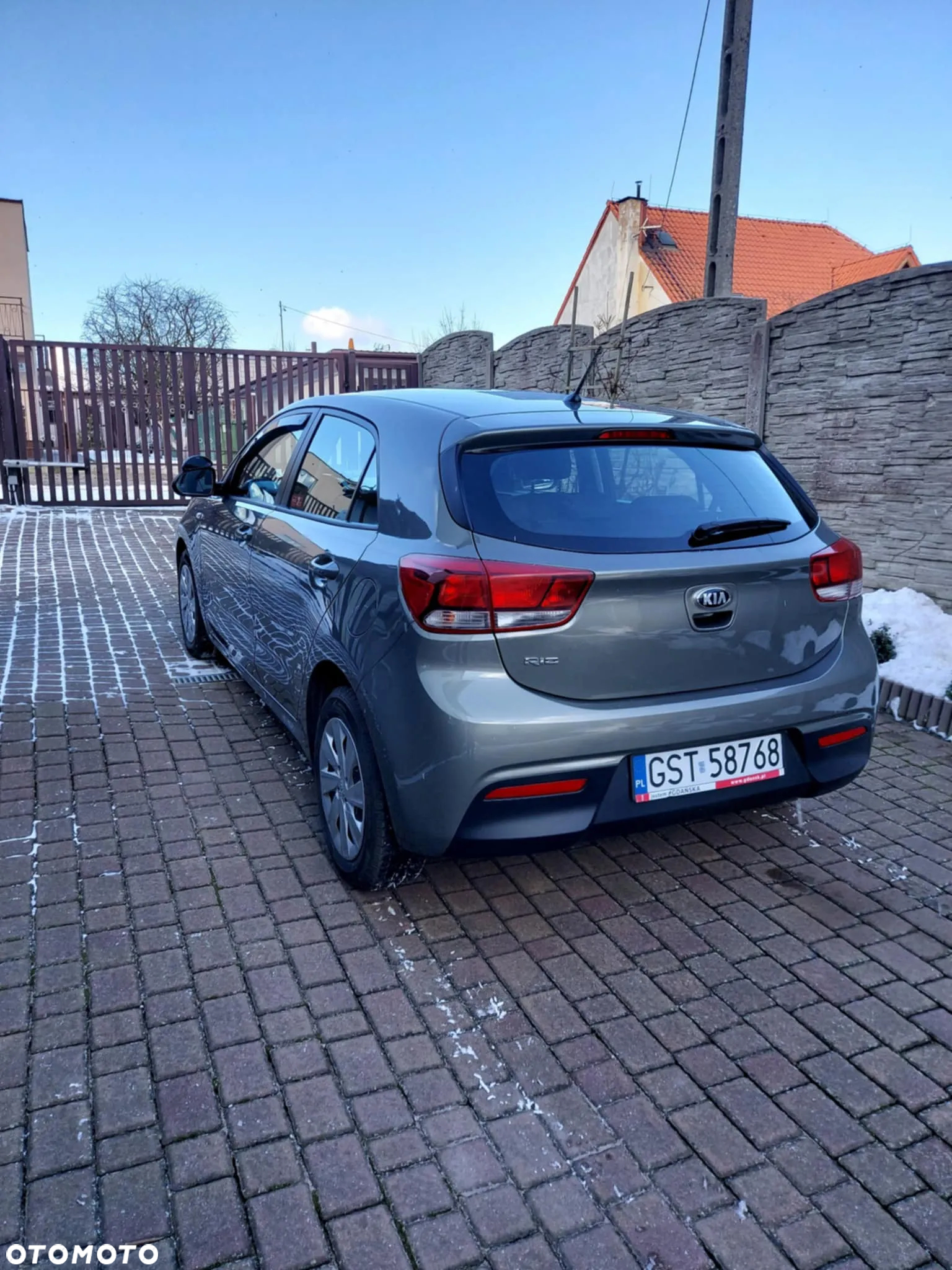 Kia Rio 1.2 L - 8