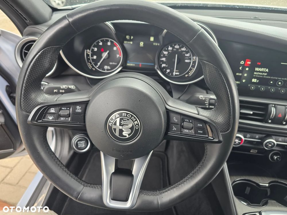 Alfa Romeo Giulia - 25