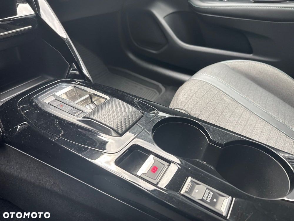 Peugeot 208 50kWh Allure - 24