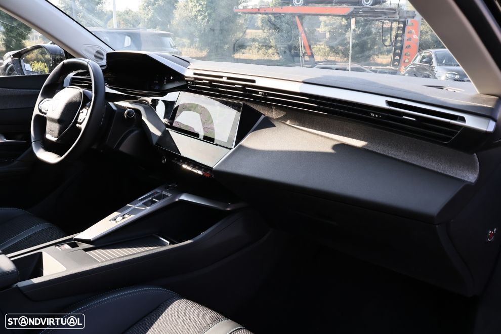 Peugeot 408 1.2 Hybrid Allure e-DCS6 - 15