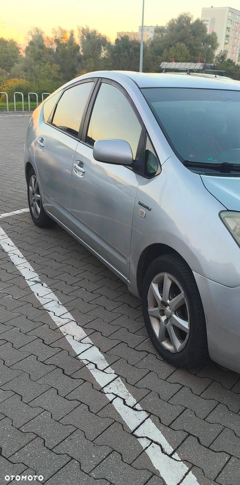 Toyota Prius - 4